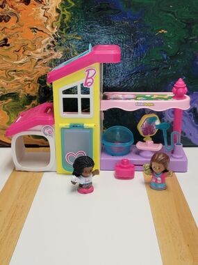Barbie Little People Pink & Yellow Pet Spa Playset with Two Figures